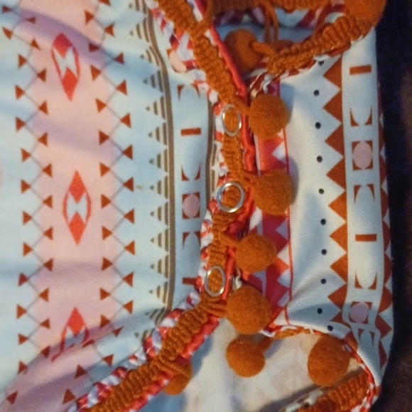 CATAPAPA, ONSIE SIZE 100, EXUAL TO 3T. LONG SLEEVE, CUTE TRIBLE DESIGN. - Picture 5 of 5